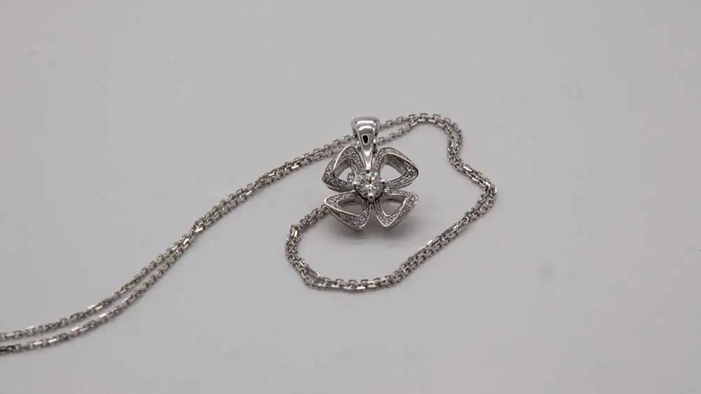 Weißgoldfarbener Halsschmuck Kette Fiorever von Bulgari gebraucht kaufen